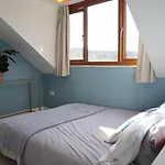 Sheffield 3-Bedroom House With Free Street Parking